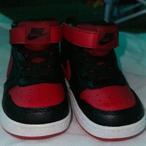 Girls air Jordan retro mid casual shoes - black/fire red/ white   - size 6